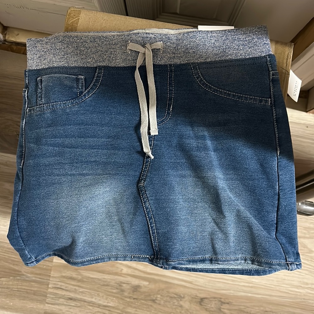 Crown and Ivy jean skort. NWT . Sz 14